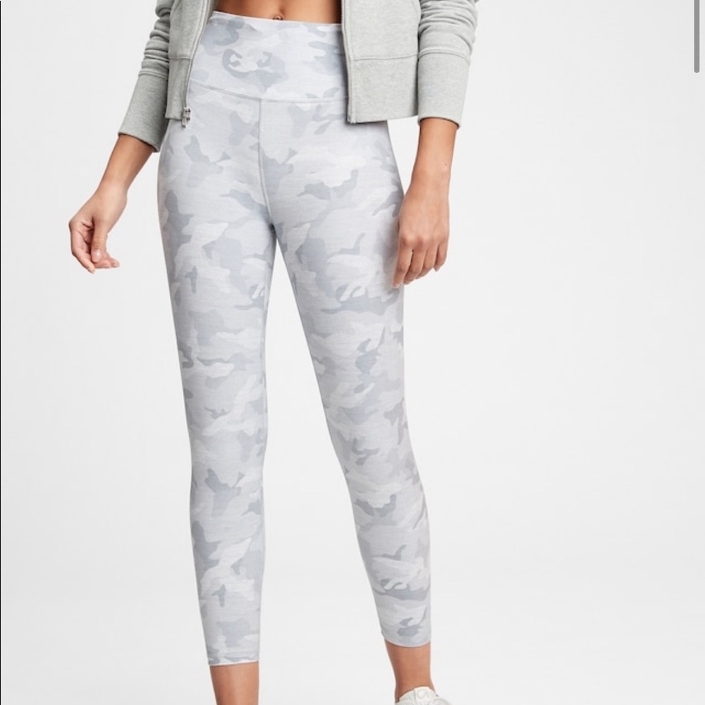 New GapFit Eclipse Gray Camo Camouflage Workout Yoga Leggings Small